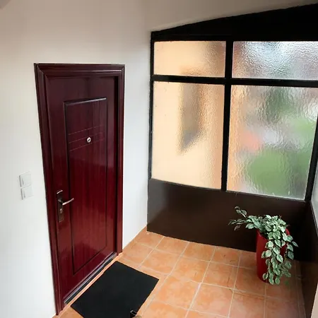 Modern Apartment *